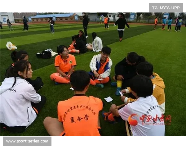 足球夏令营带动青年培训热潮吸引众多青少年积极参与